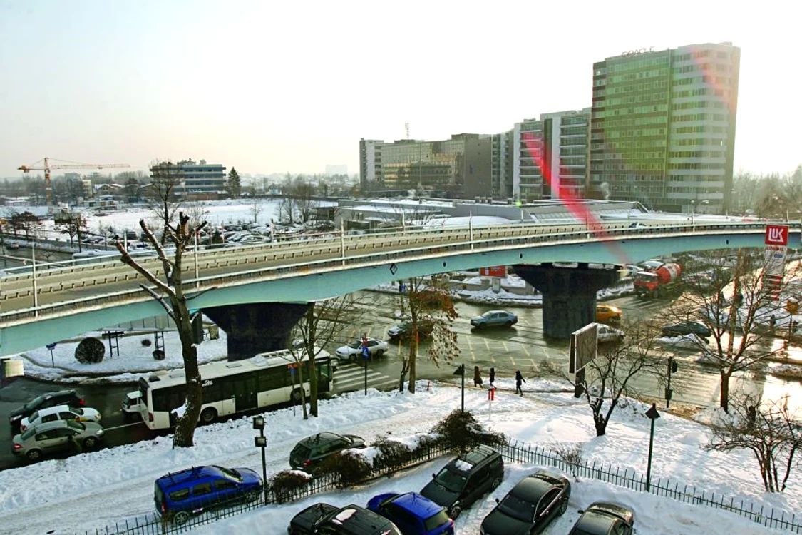 
    Pasajul va  începe pe  strada Nicolae  Caranfil, în  dreptul staţiei  de metrou  Aurel Vlaicu  