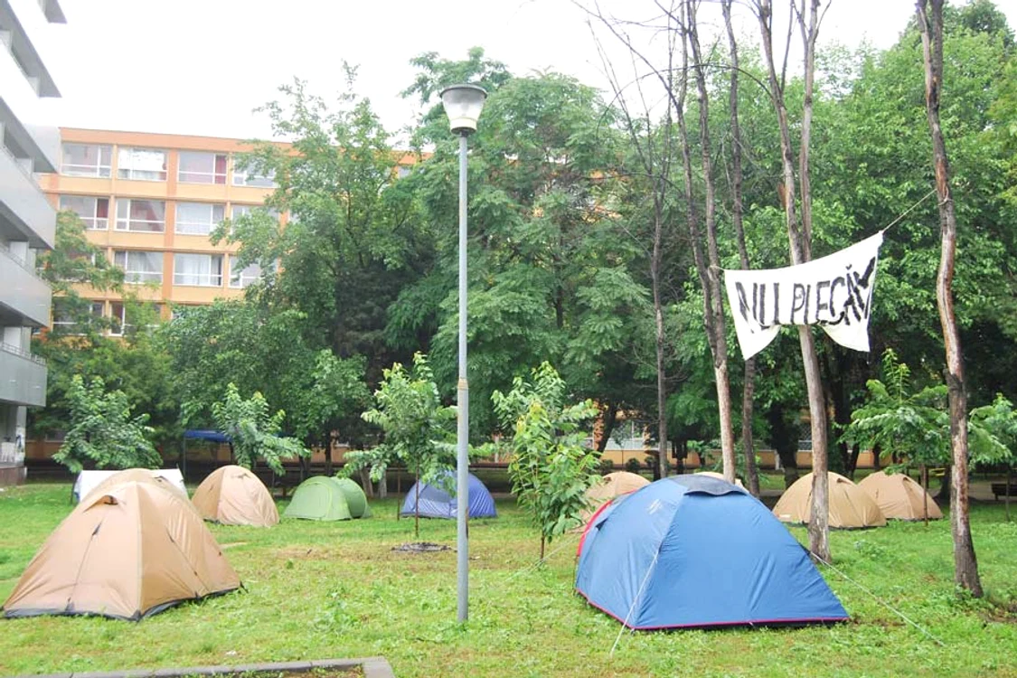 Studenţii şi-au montat corturile în campusul Grozăveşti
