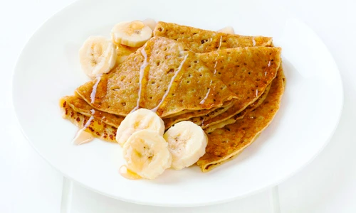 clatite cu banane fructe shutterstock 113097439 jpeg