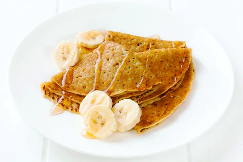 clatite cu banane fructe shutterstock 113097439 jpeg