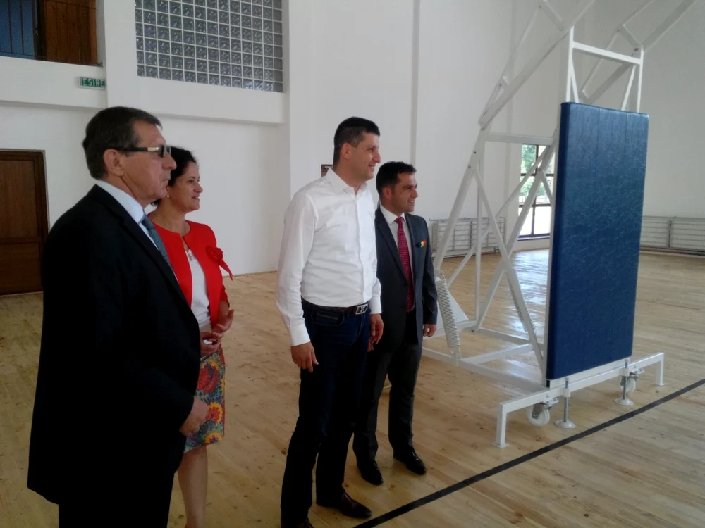 Zece de 10 - Primăria Târgovişte a inaugurat cea de-a zecea sală de sport construită cu fonduri europene