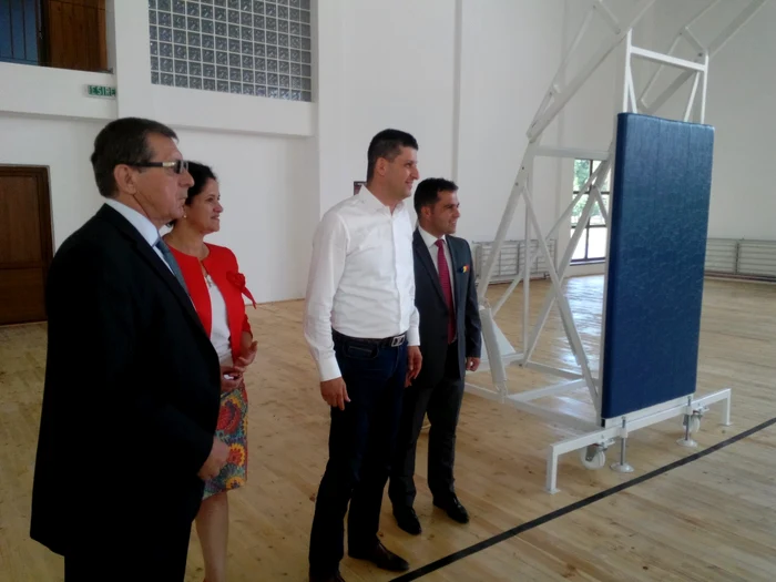Zece de 10 - Primăria Târgovişte a inaugurat cea de-a zecea sală de sport construită cu fonduri europene