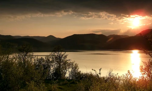 lacul teliuc jpg