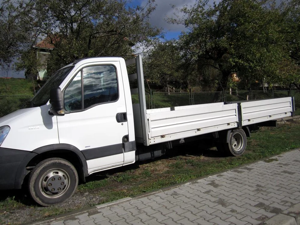 
    Aşa arată autoutilitara furată din centrul oraşului  
