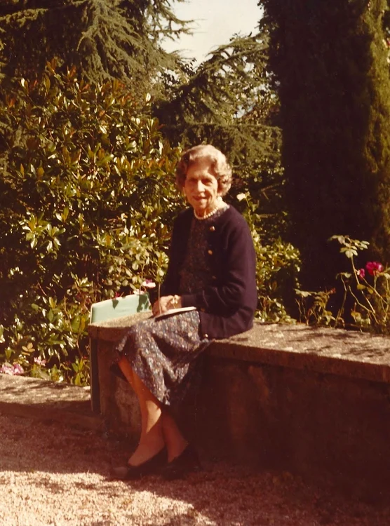 Regina-Mamă Elena, în anii 1970, exilată în Elveția
