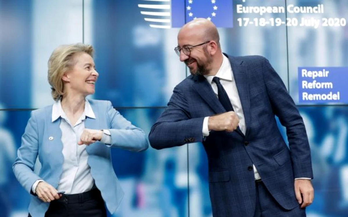 
    Preşedinta Comisiei Europene Ursula Von Der Leyen şi Preşedintele Consiliului European Charles Michel fotografii: EPA-EFE  