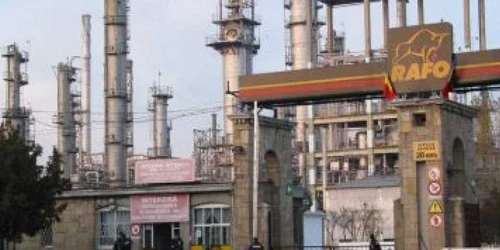 Rafo Oneşti îşi vinde toate cele 43 de benzinării