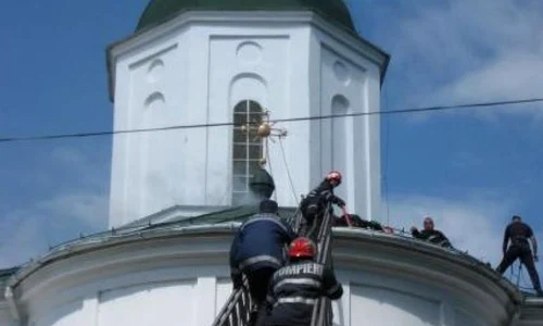 Incediu la Catedrala Arhiepiscopiei Râmnicului jpeg