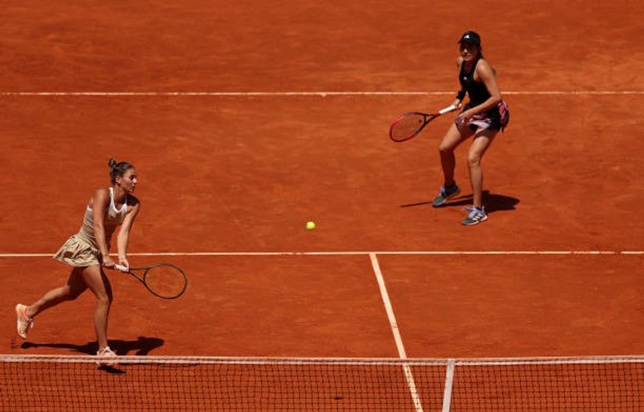 Gabriela Ruse şi Marta Kostiuk, învinse în optimile probei feminine de dublu la Roland Garros