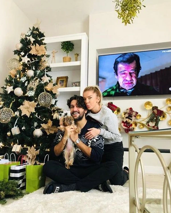 Cei doi au petrecut Sărbătorile împreună și relația lor părea să meargă bine