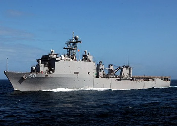 SUA a trimis nava de război USS Carter Hall pentru a proteja apele Golfului FOTO Wikipedia