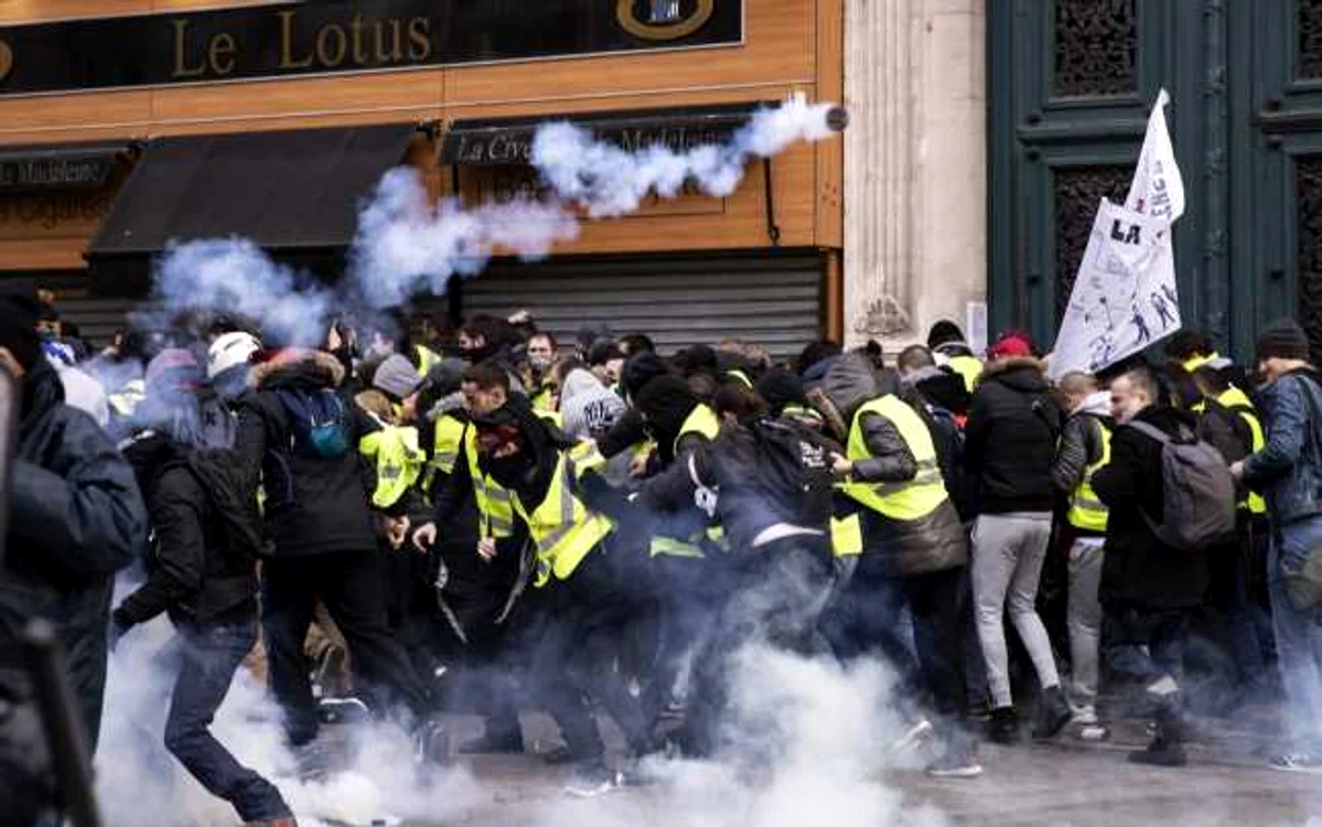 Protest vestele galbene in Paris - 22 decembrie 2018. FOTO EPA-EFE
