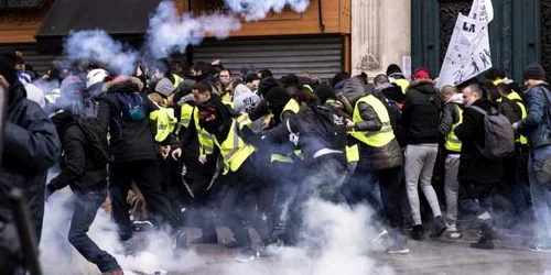 Protest vestele galbene in Paris - 22 decembrie 2018. FOTO EPA-EFE