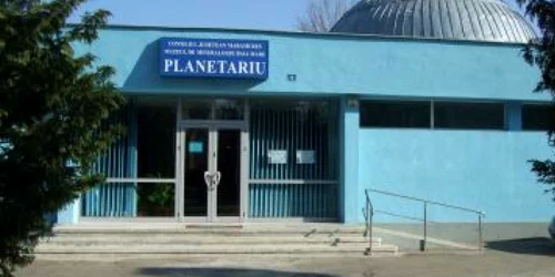 Baia Mare: Poftiţi la Planetariu online!