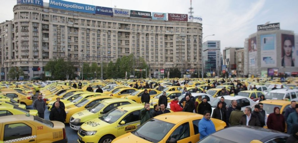 Protestul taximetriștilor blochează circulația în București. Aceștia anunță că intră în greva foamei UPDATE