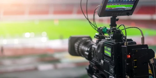 Televiziune sport - camera fotbal FOTO 123 RF 