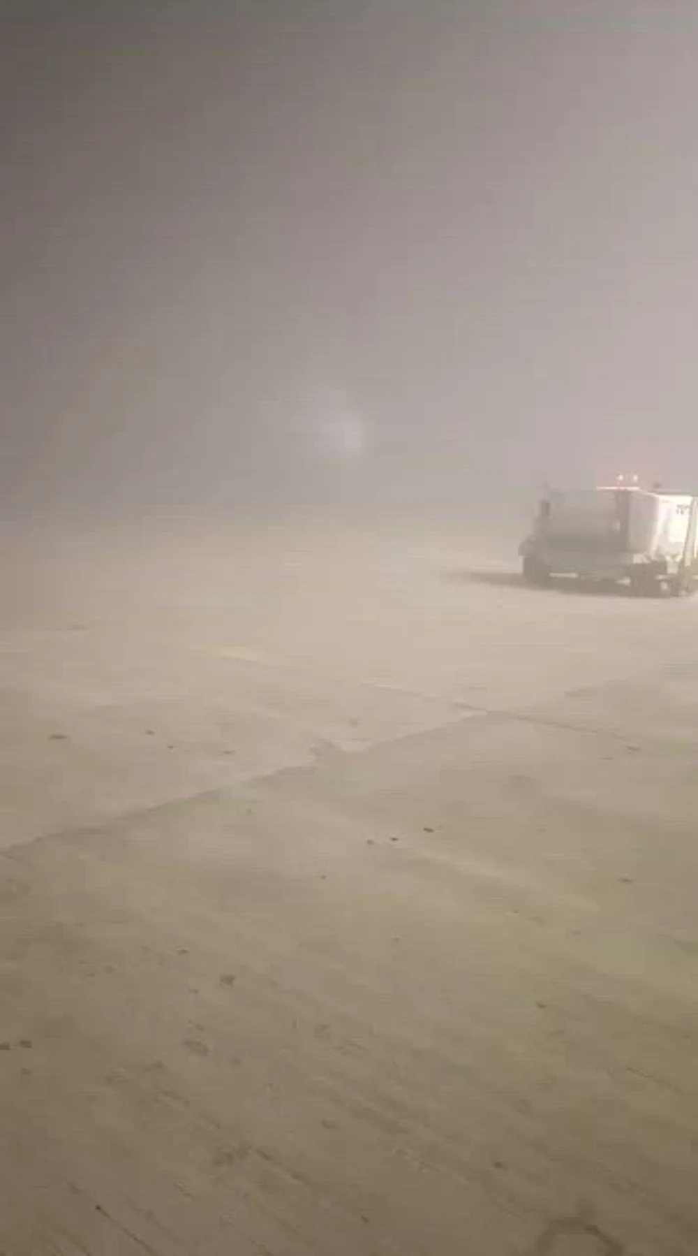 Ceața paralizează aeroporturile din Moldova. Pasagerii unui zbor din Londra, transportați cu autocarul de la Timișoara la Suceava