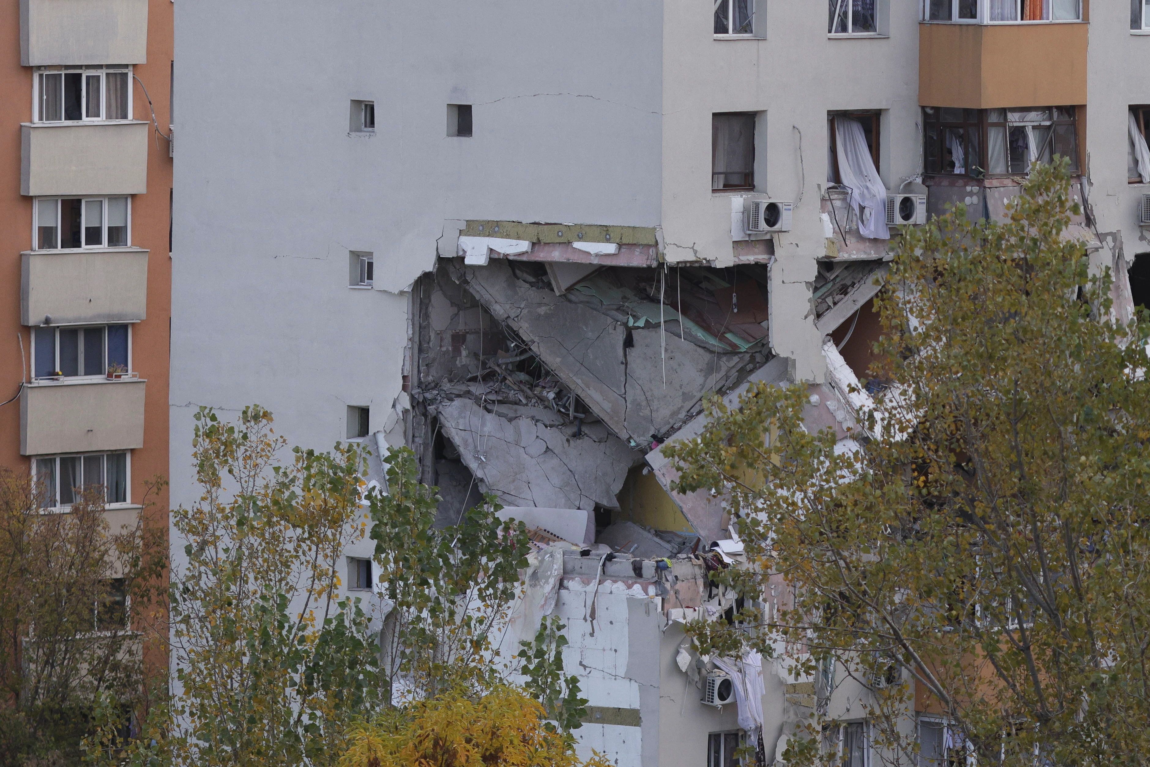 Val de revoltă după tragedia din Rahova. Instituțiile, acuzate că au ignorat semnalele de pericol: „Punem sigiliu și plecăm?”