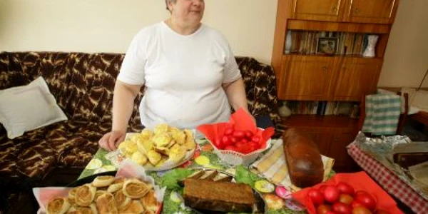 Tanti Ileana a pregătit în casă toate bunătăţile pentru masa de sărbătoare