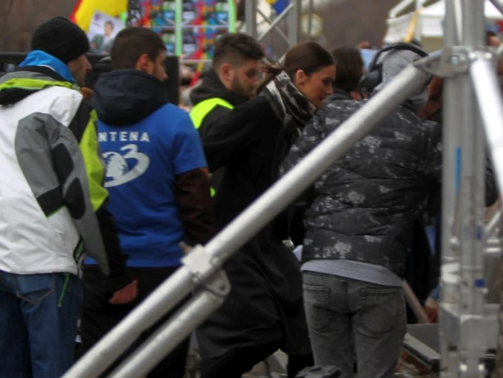 Prezentatoarea s-a întors rapid la proteste după ce şi-a parcat maşină