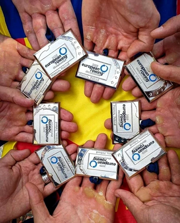 Palmele canotorilor medaliați cu argint în proba de 8+1 de la Campionatele Europene