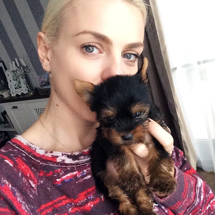 Jojo (35 de ani) este deja îndrăgostită de micuța Posh