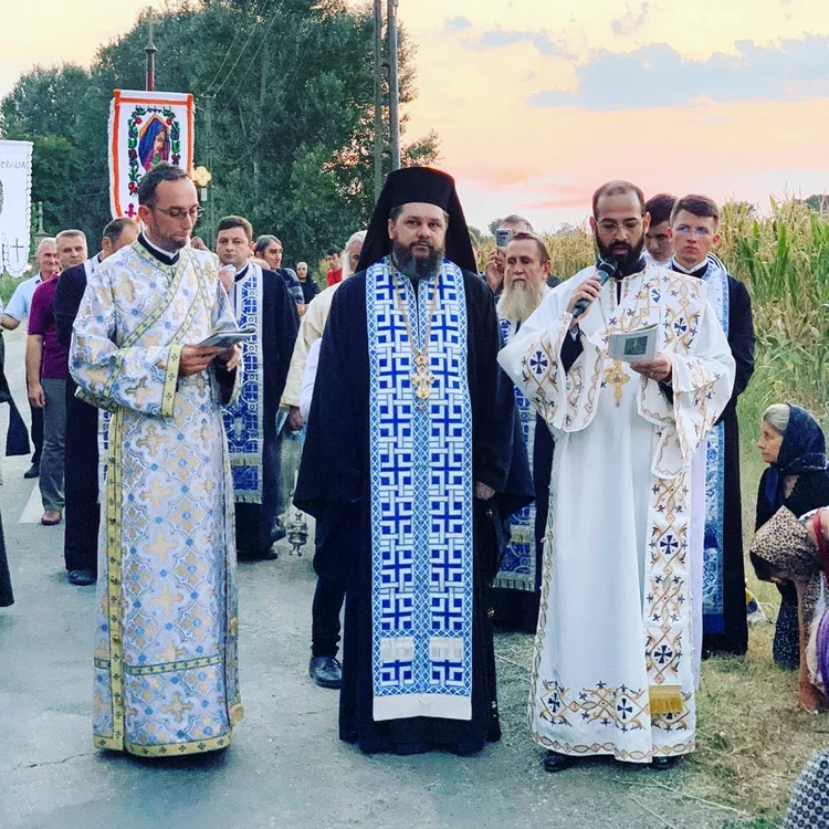 Cei mai mulți credincioși vin la Drumul Crucii FOTO arhivă Adevărul