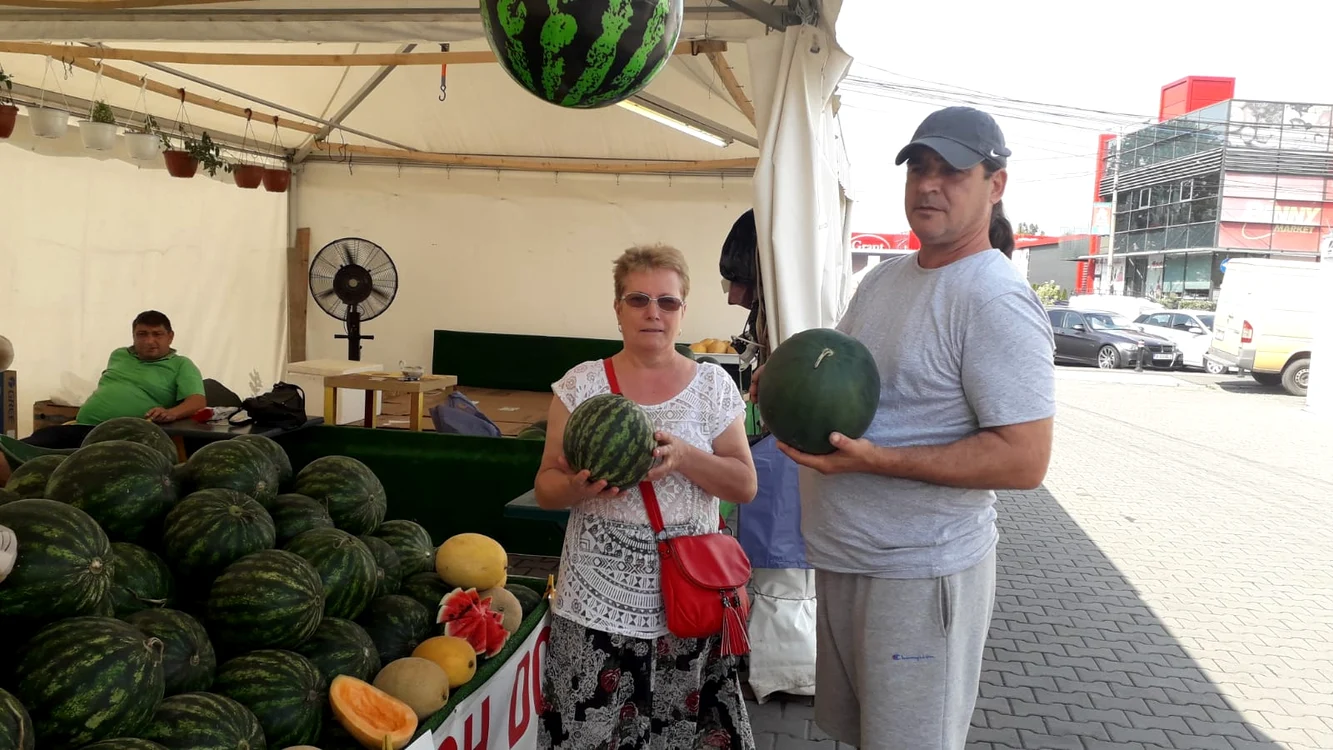 
    Sofia este clientă fidela a standului de pepeni de Ialomițafoto:Click!  