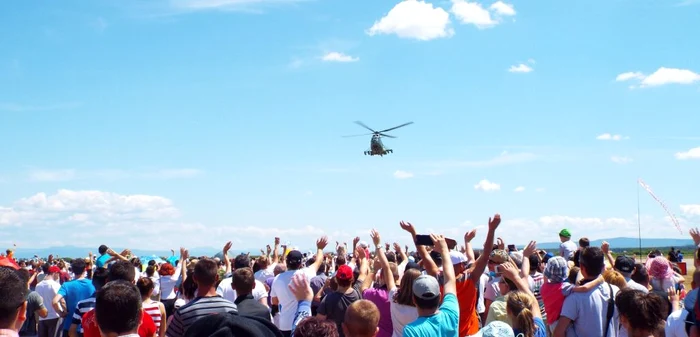 La spectacolul aeronautic, ediţia a VII- a au participat Forţele Aeriene Române şi Aeroclubul României