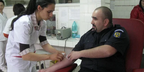 Acțiunea jandarmilor de donare de sânge va continua și mâine, 30 martie. 