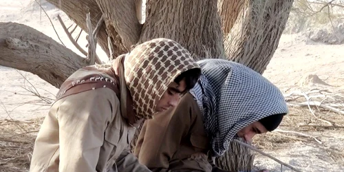 Soldaţi Isis citesc Coranul într-o imagine de propagandă nedatată în zona Ninive Irak FOTO Mediafax/Hepta