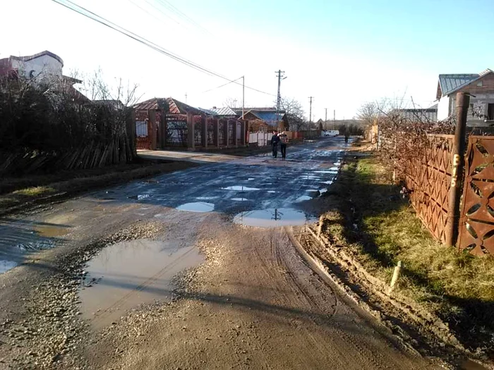 Câteva zeci de oameni au semnat o petiţie la primărie şi cer că autorităţile să îşi îndrepte privirea şi către ei, mai ales că PRISEACA este cartier al Târgoviştei din 1969