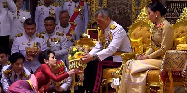 Rege Thailanda concubina si sotie