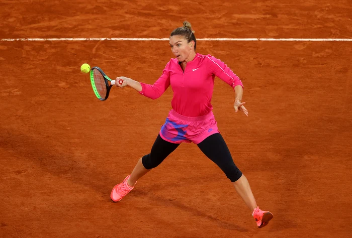 
    La ediția din 2020 de la Roland Garros, Simona Halep a fost deranjată de vremea răcoroasăFoto: Guliver / GettyImages  