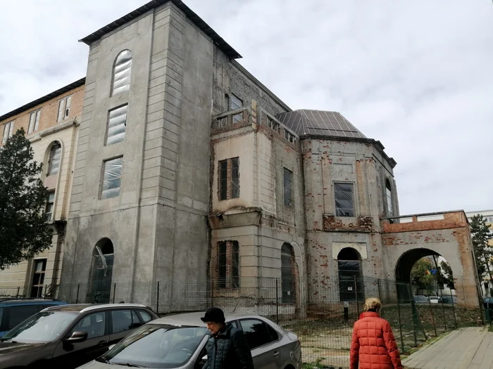 Cum arată în prezent Teatrul ”Mihai Eminescu„ din Botoşani FOTO Cosmin Zamfirache