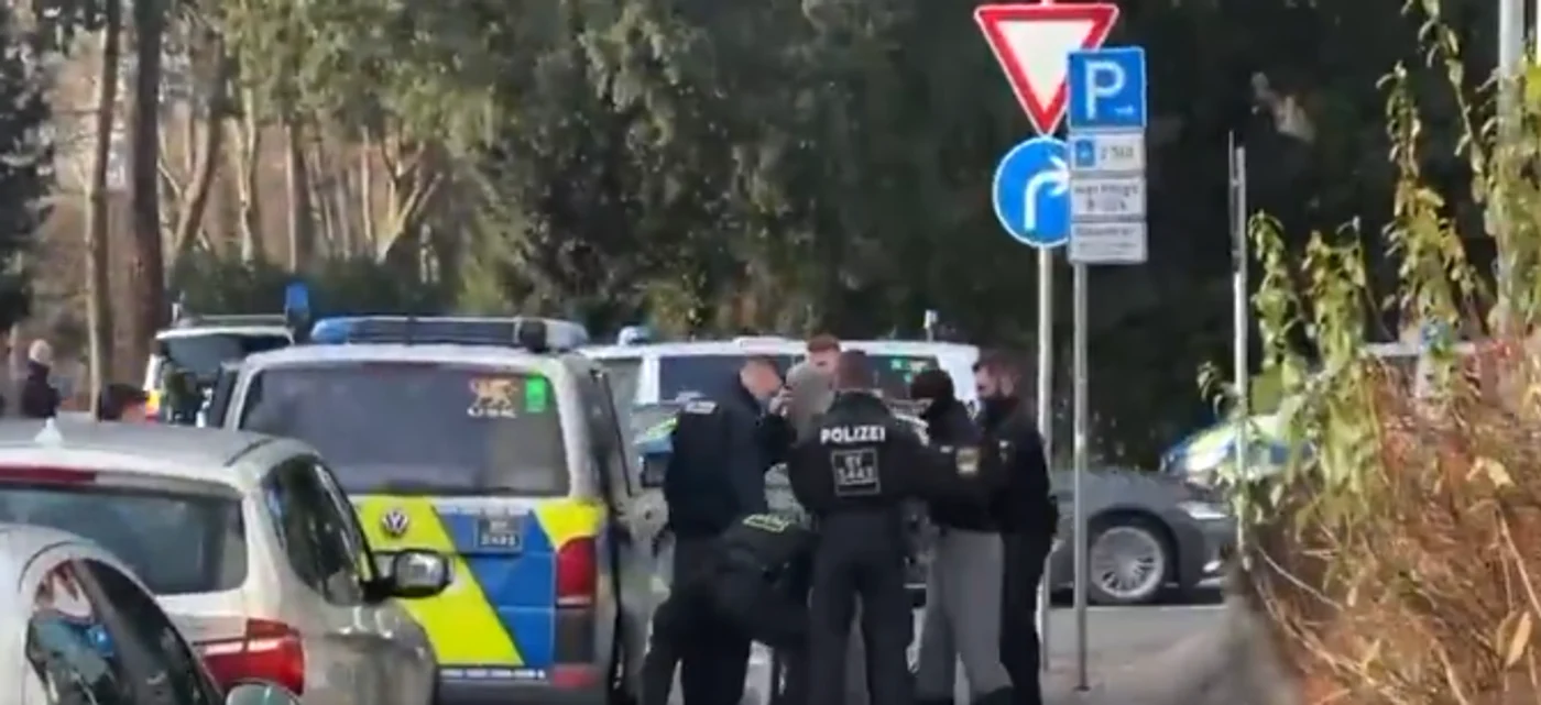 Bărbatul ar fi atacat 4 persoane FOTO Captură Video / X