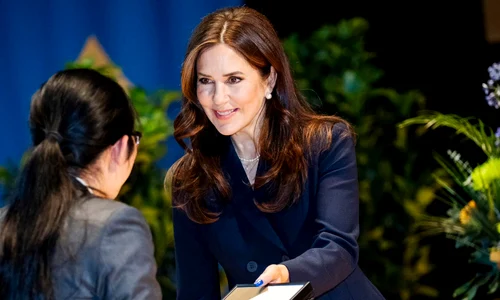 Regina Mary a premiat profesorii si cercetatorii Casa Regala daneza (1) jpg