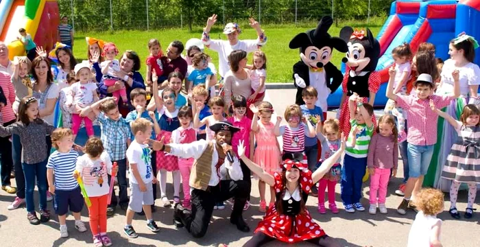 Animatorii se vor juca cu copiii de dimineață și până seara