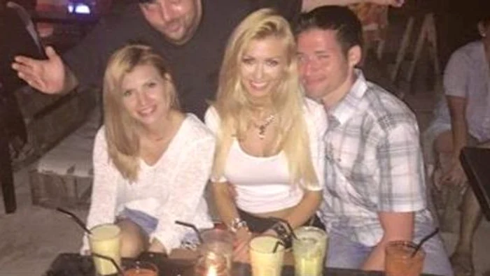 Andreea şi Michael se iubesc de opt luni, iar de două săptămâni se află împreună în vacanţă