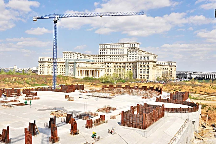 Cea mai mare biserică din România are deja gata fundaţia şi cele trei subsoluri