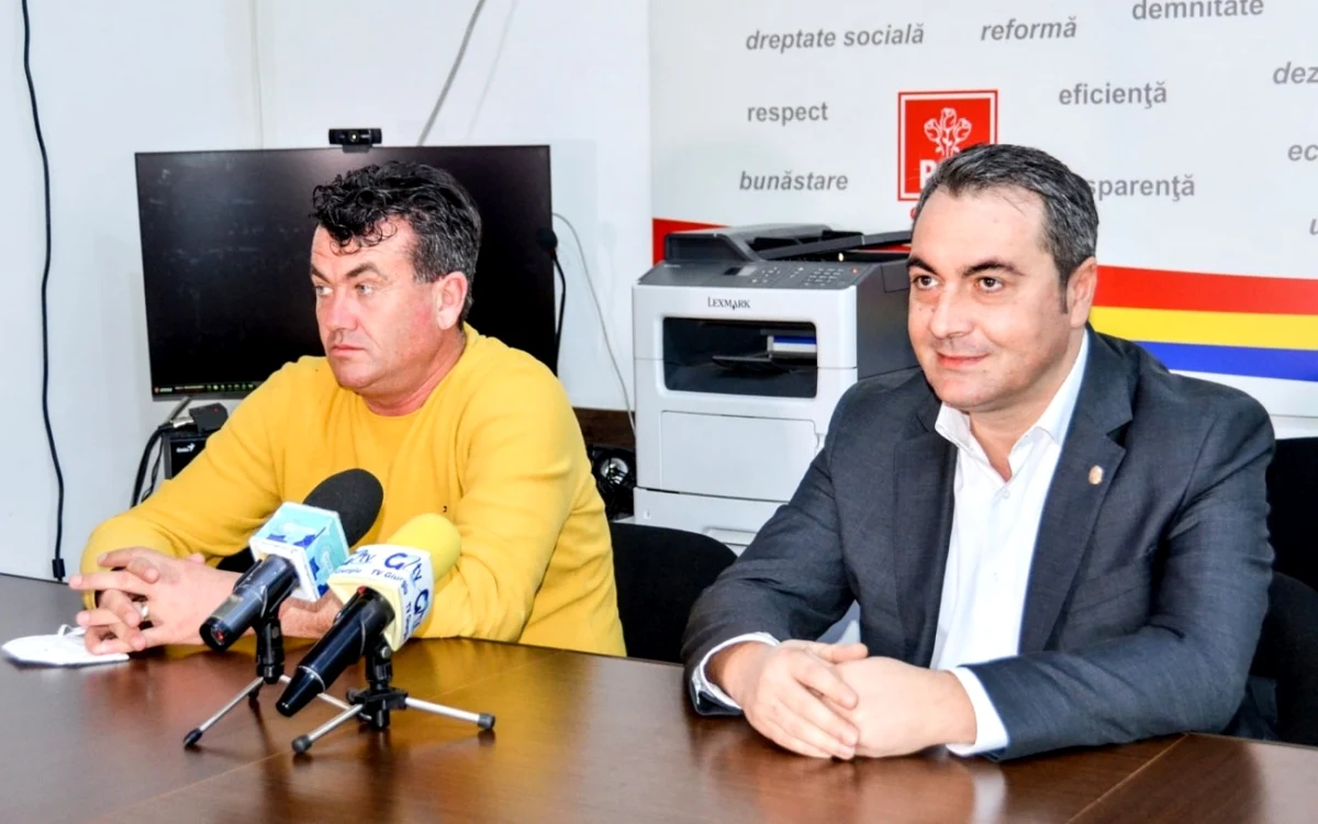 Aurel Enache (stânga) revine în PSD, după o perioadă petrecută în PNL FOTO Facebook Marian Mina