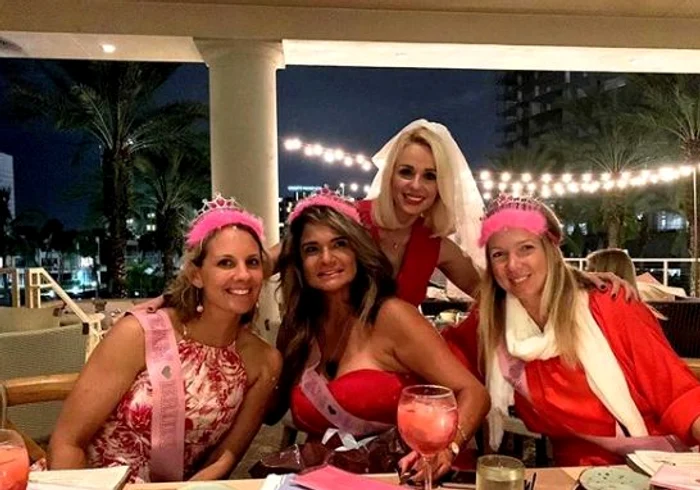 Catrinel Sandu și prietenele sale s-au distrat la petrecerea burlăcițelor