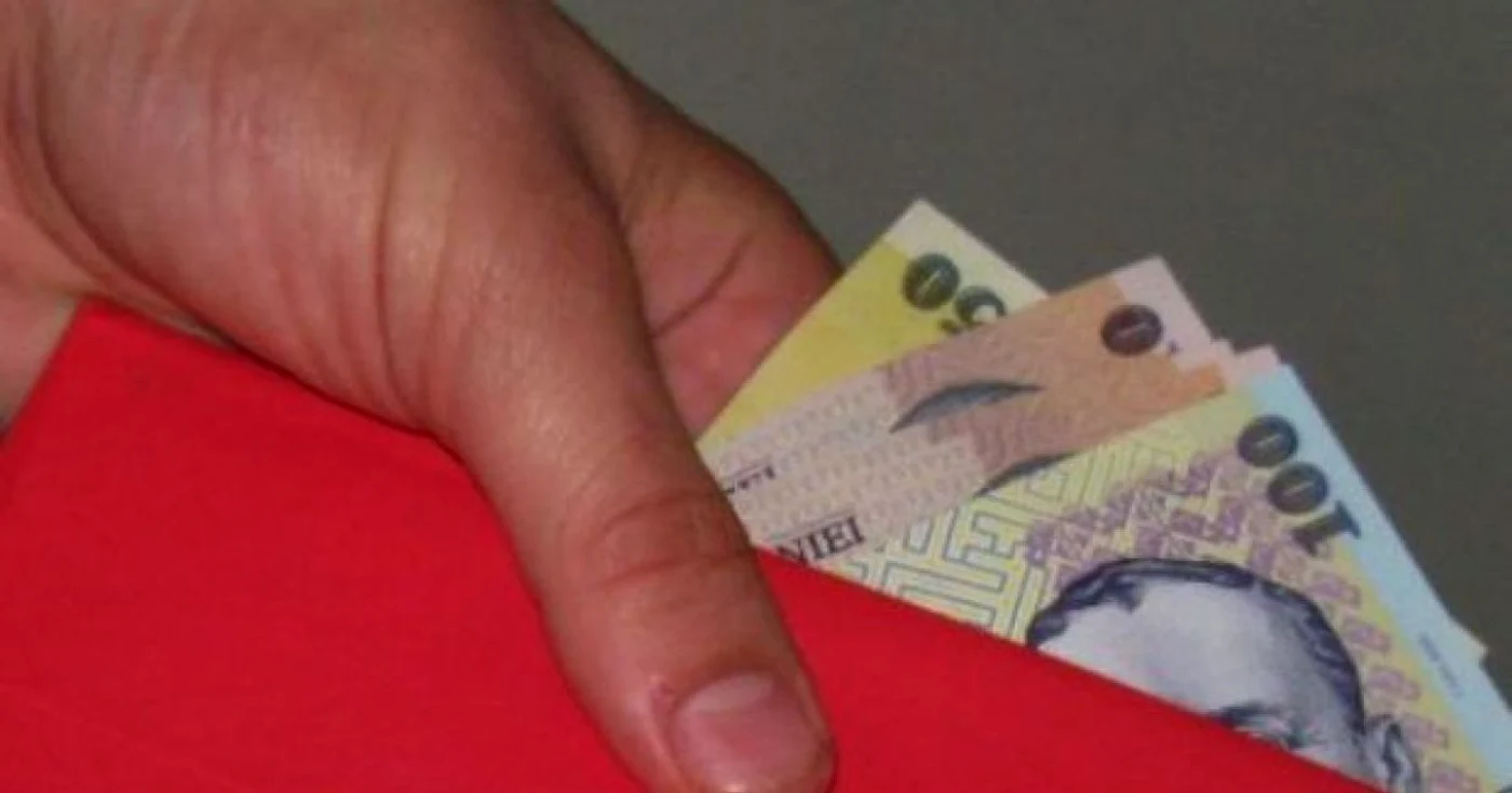 Infirmiera a fost prinsă în flagrant în timp ce primea banii