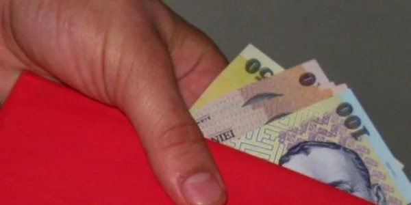 Infirmiera a fost prinsă în flagrant în timp ce primea banii  