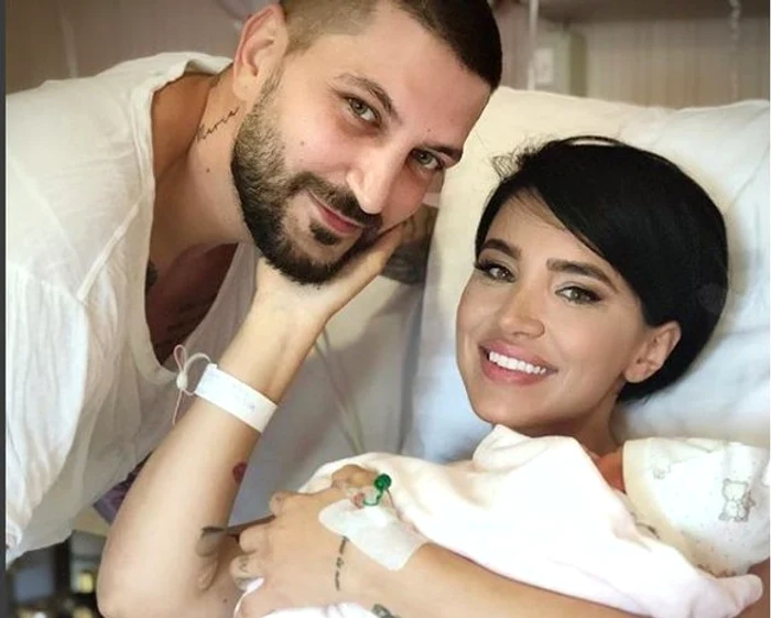 
    Adelina Pestrițu își serbează fetița care a împlinit o lunăFoto Instagram  
