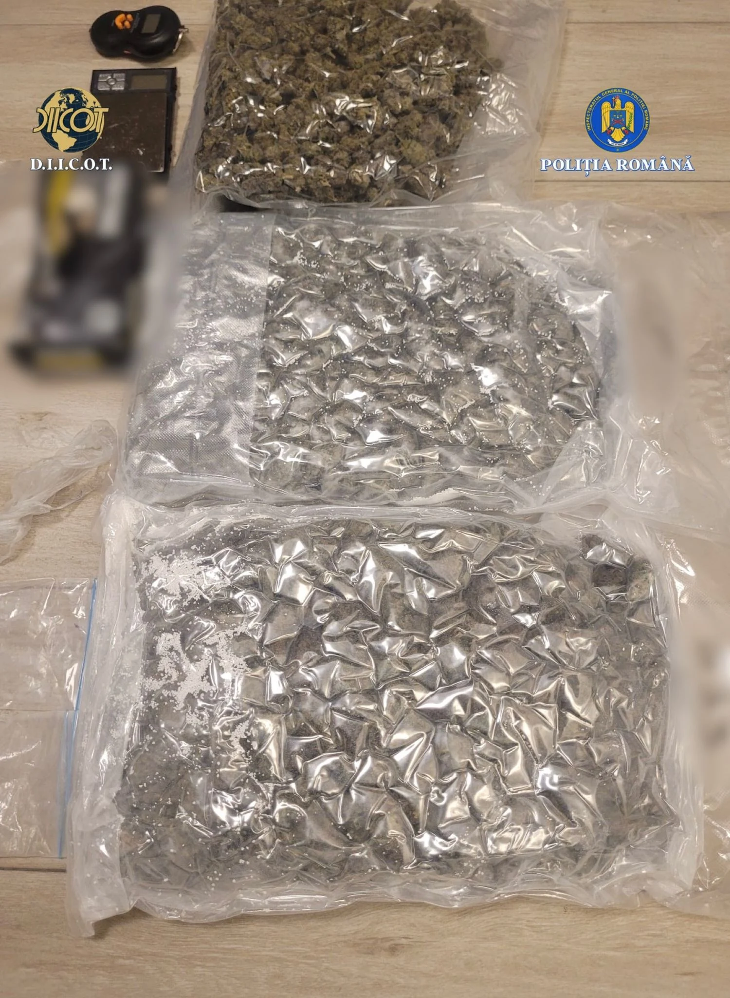 Droguri plasate în mai multe zone din Iași. Un tânăr de 21 de ani, prins în flagrant și arestat