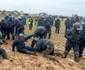 Polițiști germani blocați în noroi la un protest al activiștilor de mediu FOTO Profimedia
