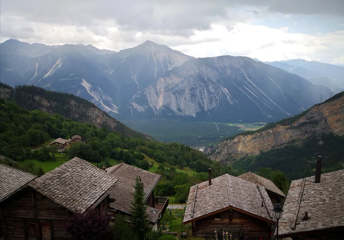 Satul elvețian Albinen FOTO Shutterstock