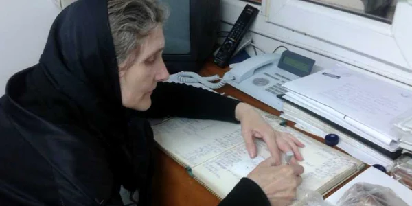 Viorica Paşcalău la poarta Facultăţii de Muzică FOTO Ştefan Both