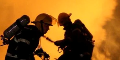 Satu Mare:  Un tăşnădean şi-a înjunghiat soţia şi şi-a aruncat în aer apartamentul